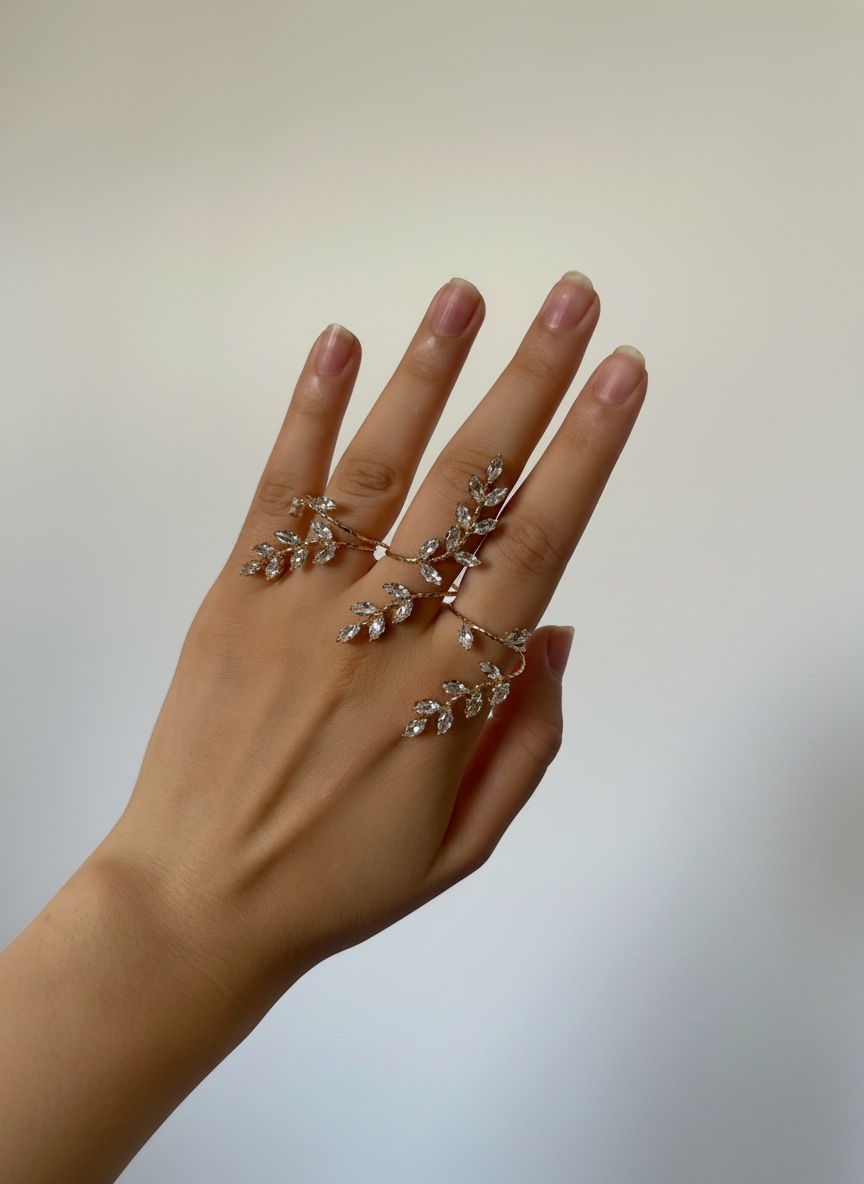 Accessoire de main doré 