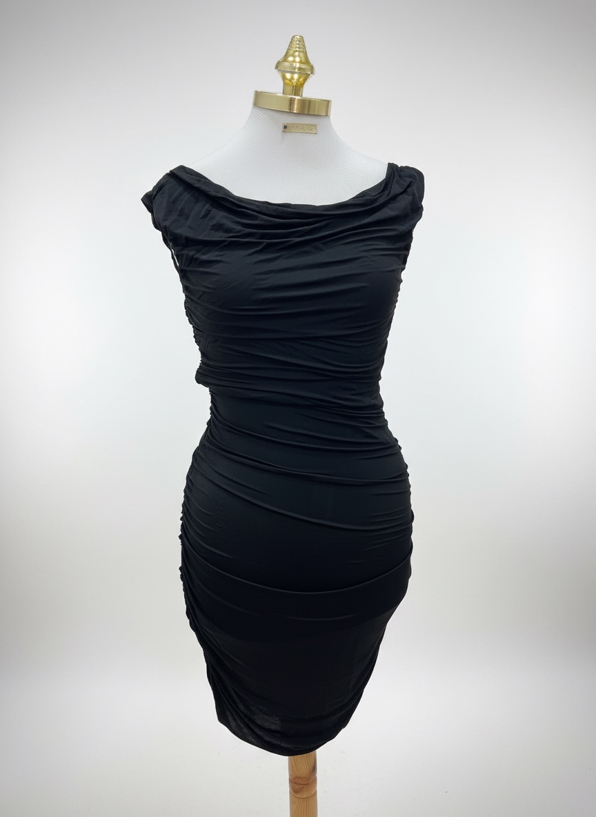 Robe noire ajuster 