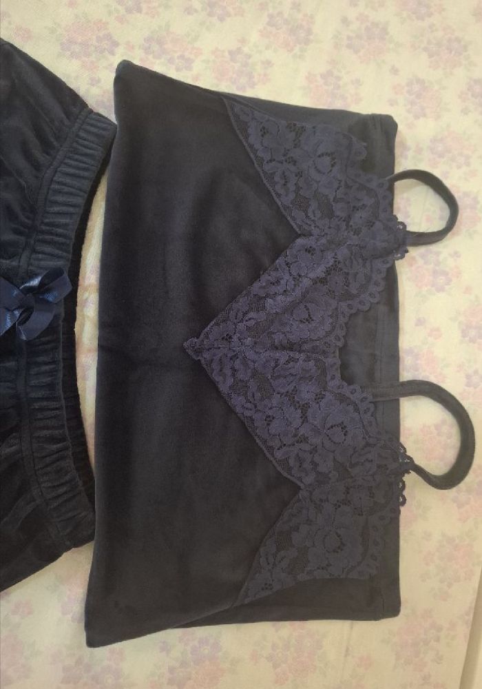Pull bretelle + short en velour jamais porté 
