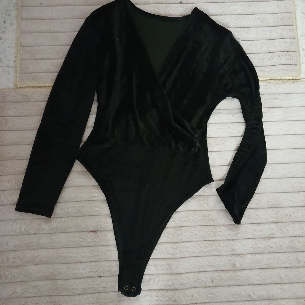 Élégant 😍😍😍 body suit velouté croisé 