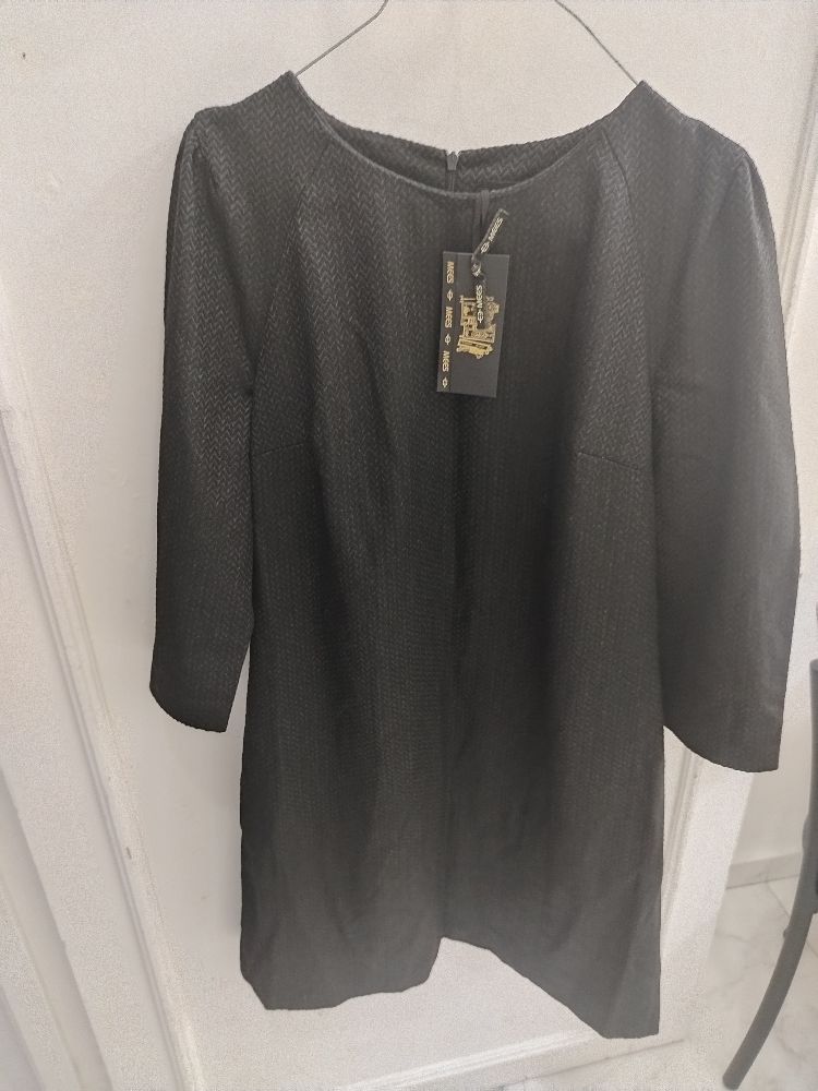 Robe laine  velours noire taille 40 42 coupe droite 