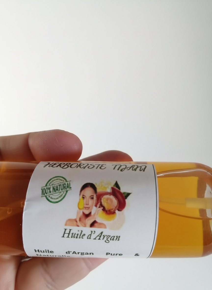 Huile d argan pure et naturelle achetee du maroc chez une cooperative. Excellente pour utilisation sur cheveux ou peau 100ml le flaconl 