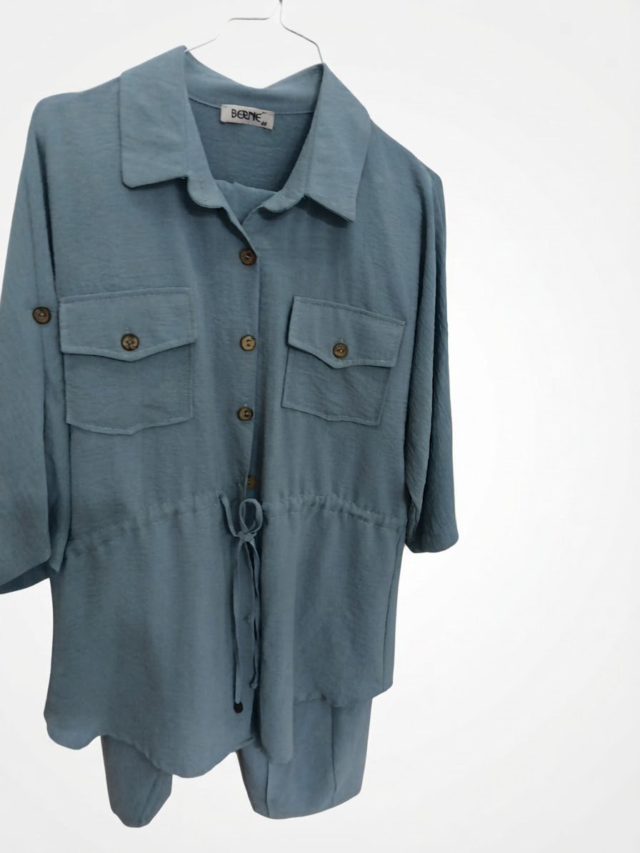 Ensemble bleu ciel taille 44 pantalon et chemise