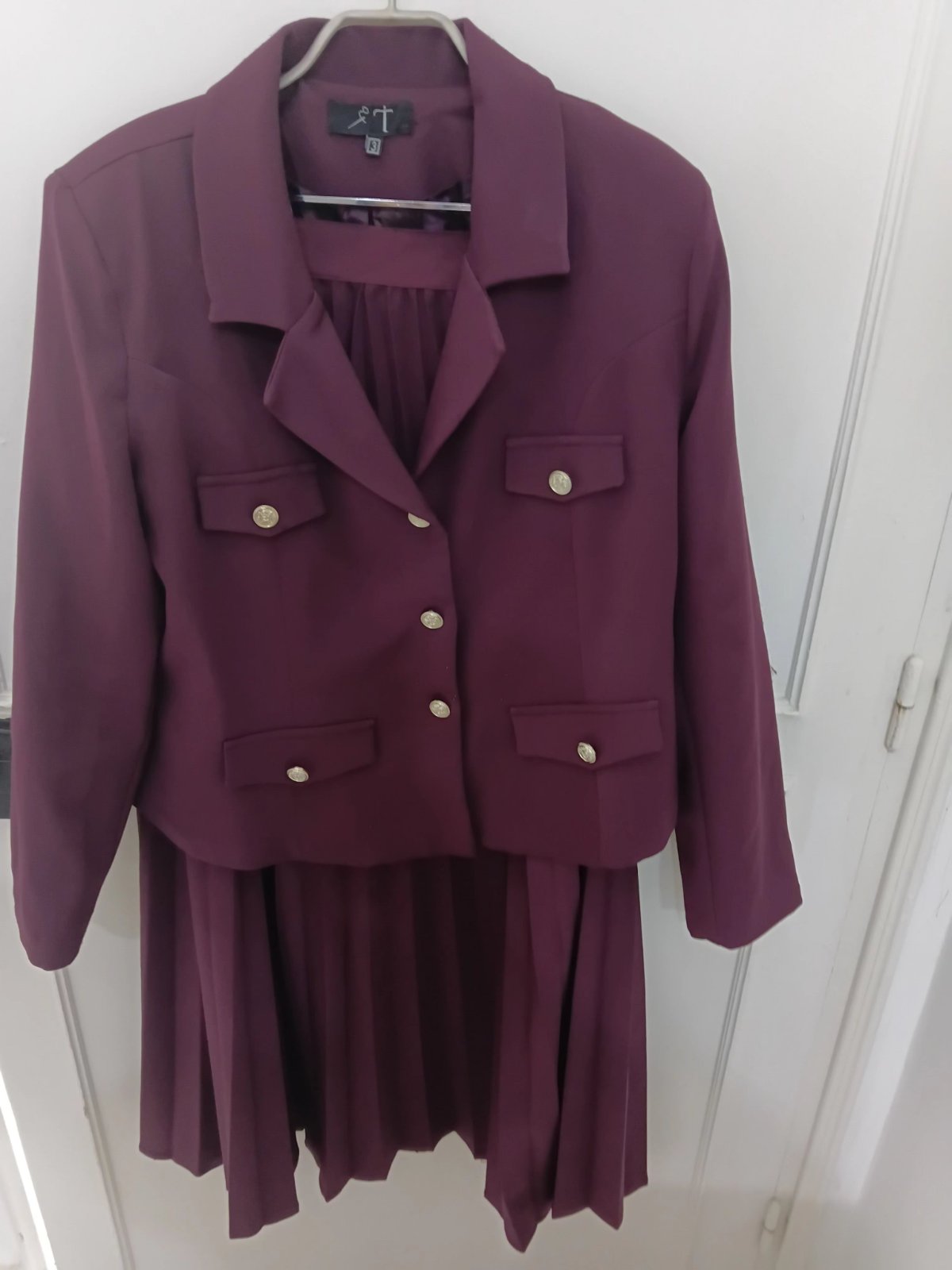 Ensemble veste et jupe longue plissee taille 44 made in turkey aubergine
