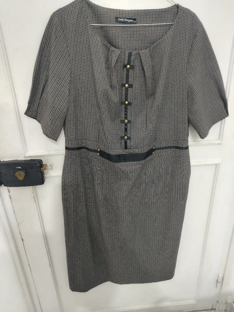 Robe classique marron taille 46