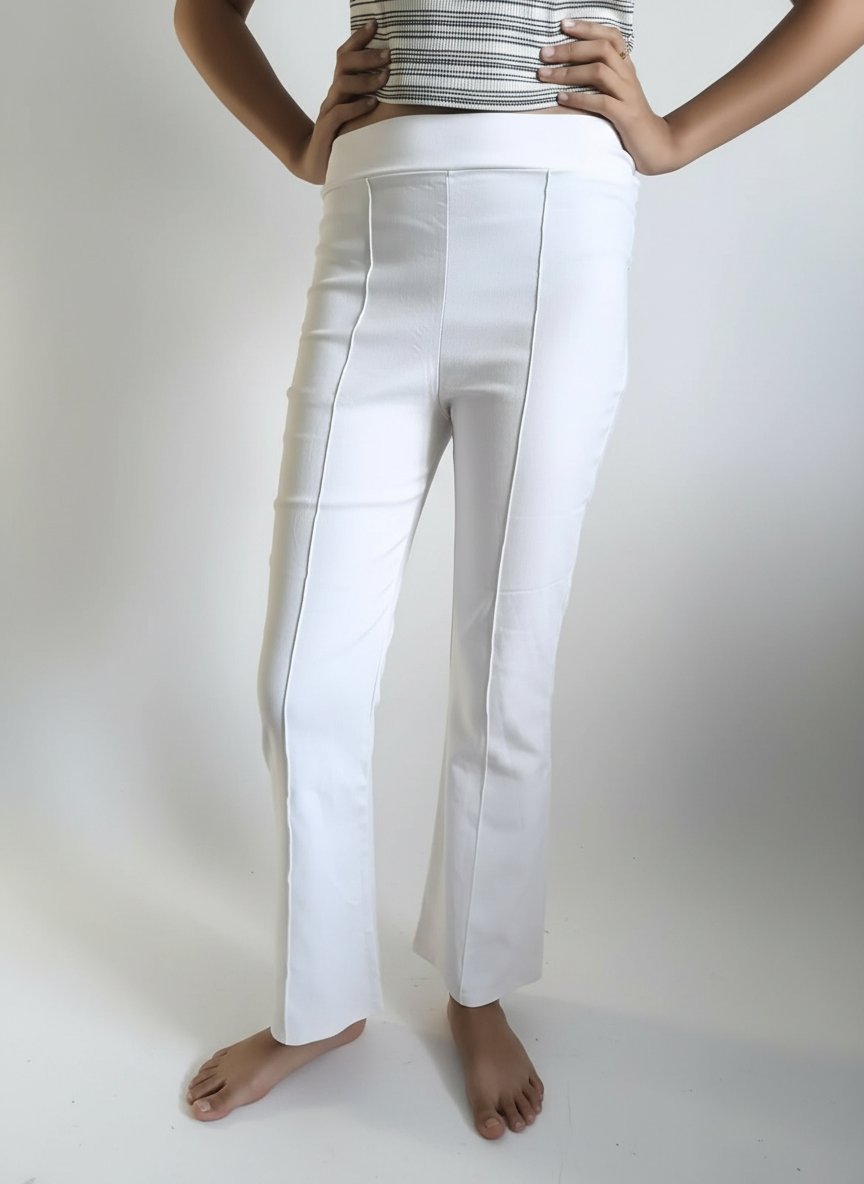 Pantalon blanc cassé taille 36 tissu elastique excellent etat