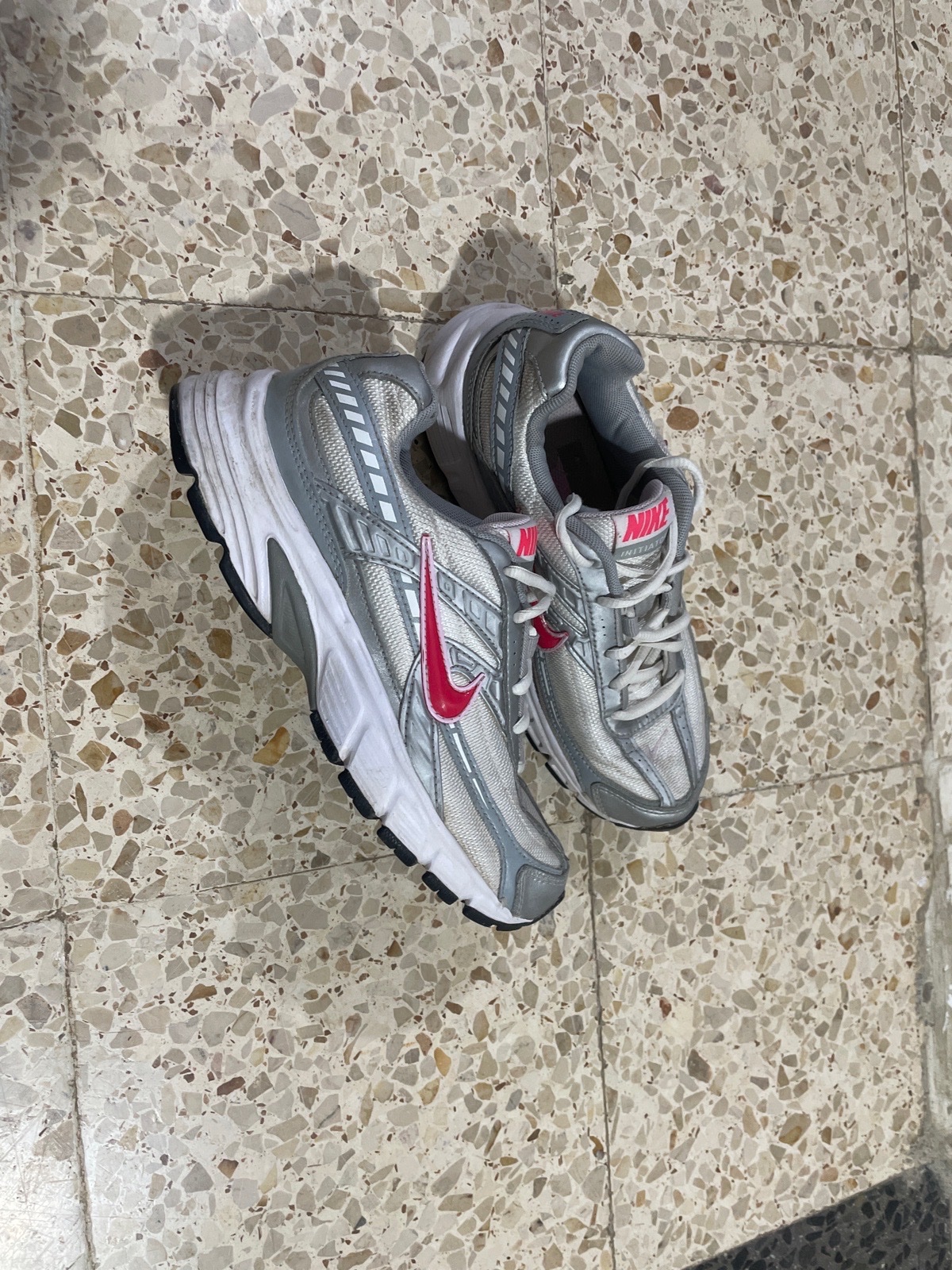 Chaussure gris,rose et blanc 