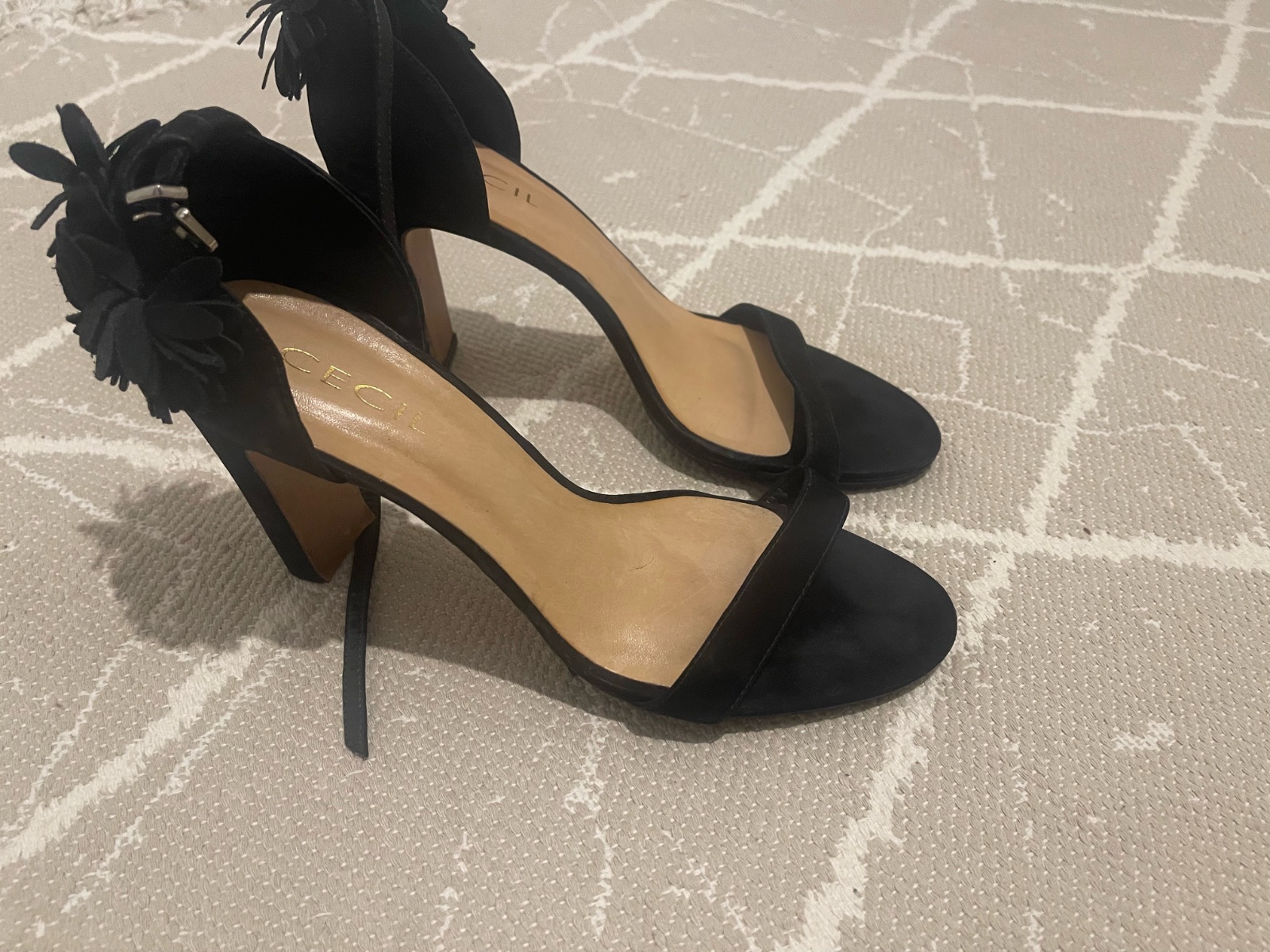 Joli talon en cuir veritable de la marque de luxe cecil pointure 39.5-40