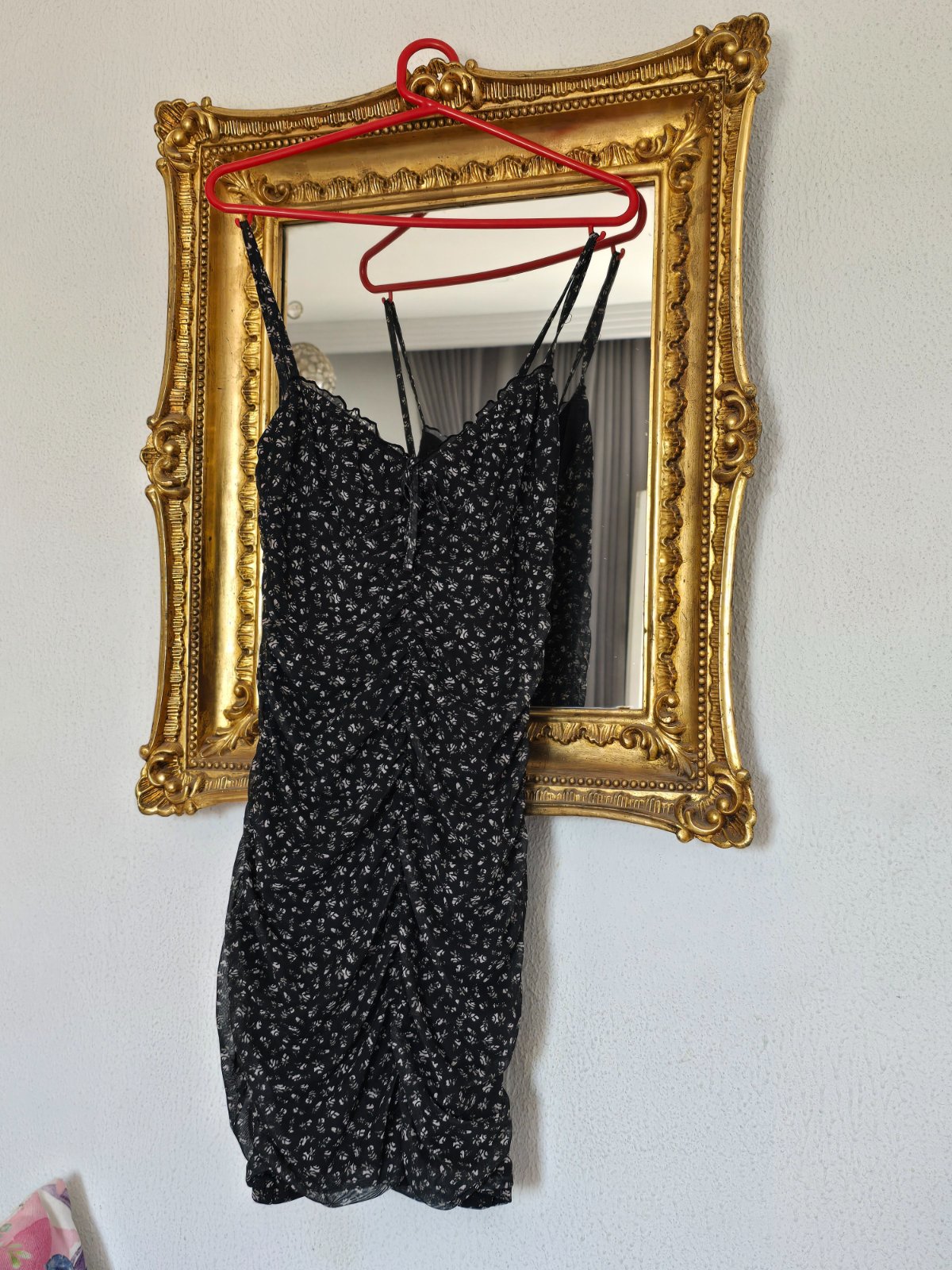 Robe d'été fleurie noire froncée H&M