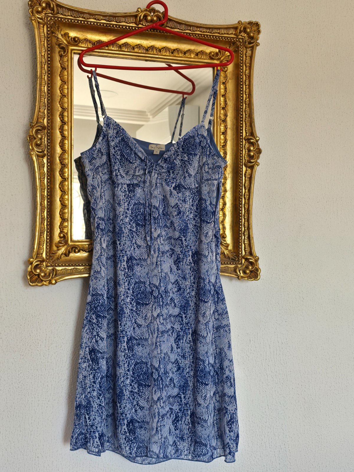 Robe d'été bleue à motif peau de serpent
