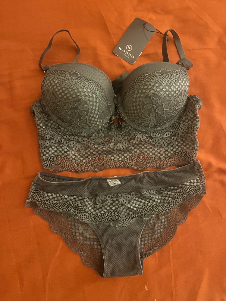 2 piece neuf avec ticket 