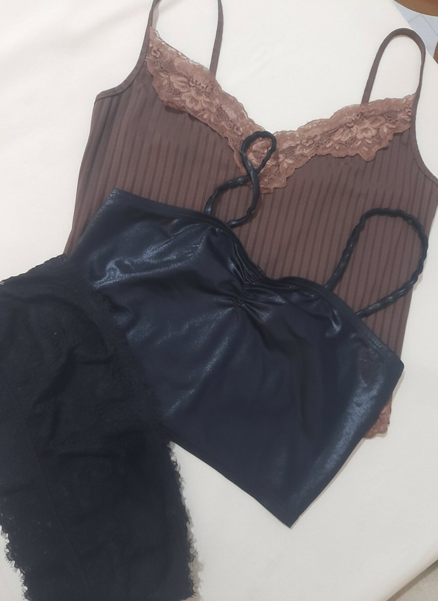 3 tops: marron, noir, noir dentelle.