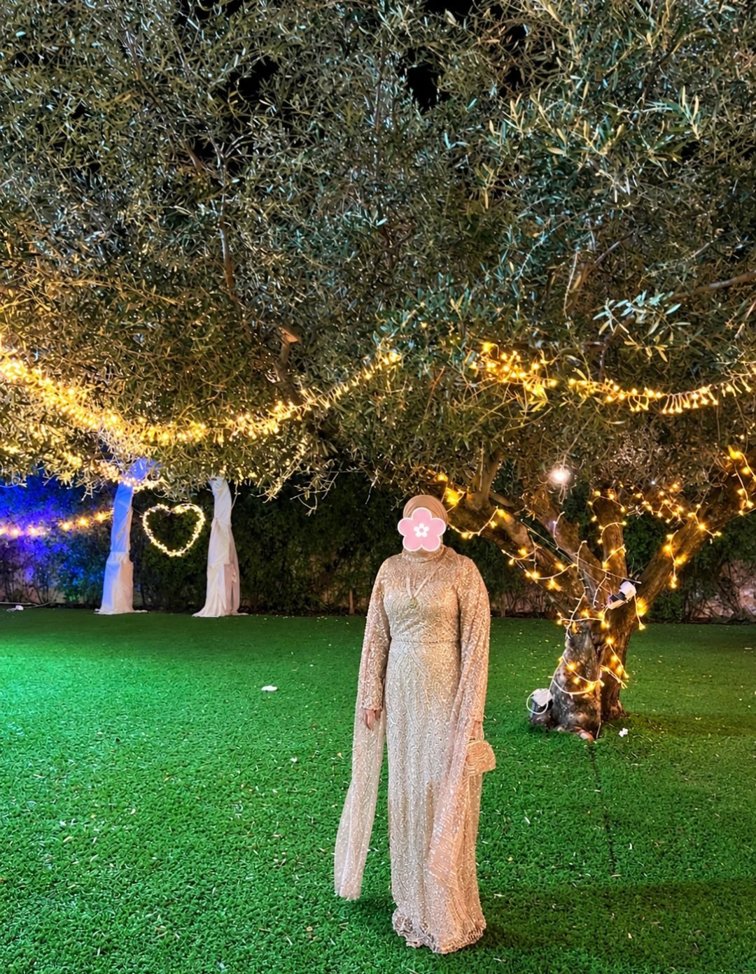 ✨ Robe de soirée élégante à vendre ✨Je mets en vente une magnifique robe de soirée longue, couleur champagne rosé, entièrement ornée de paillettes scintillantes. 🤎✨