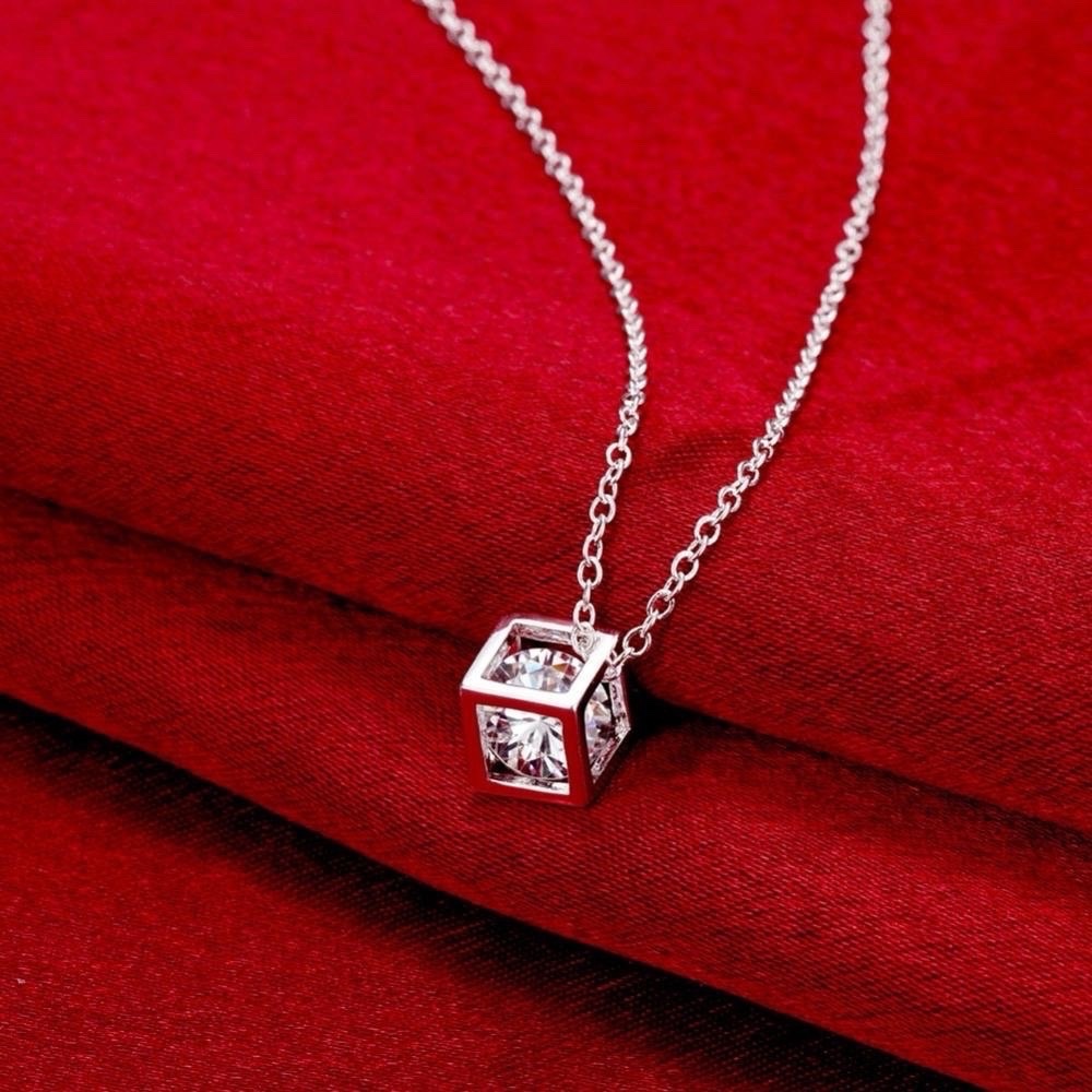 Collier avec pendentif 