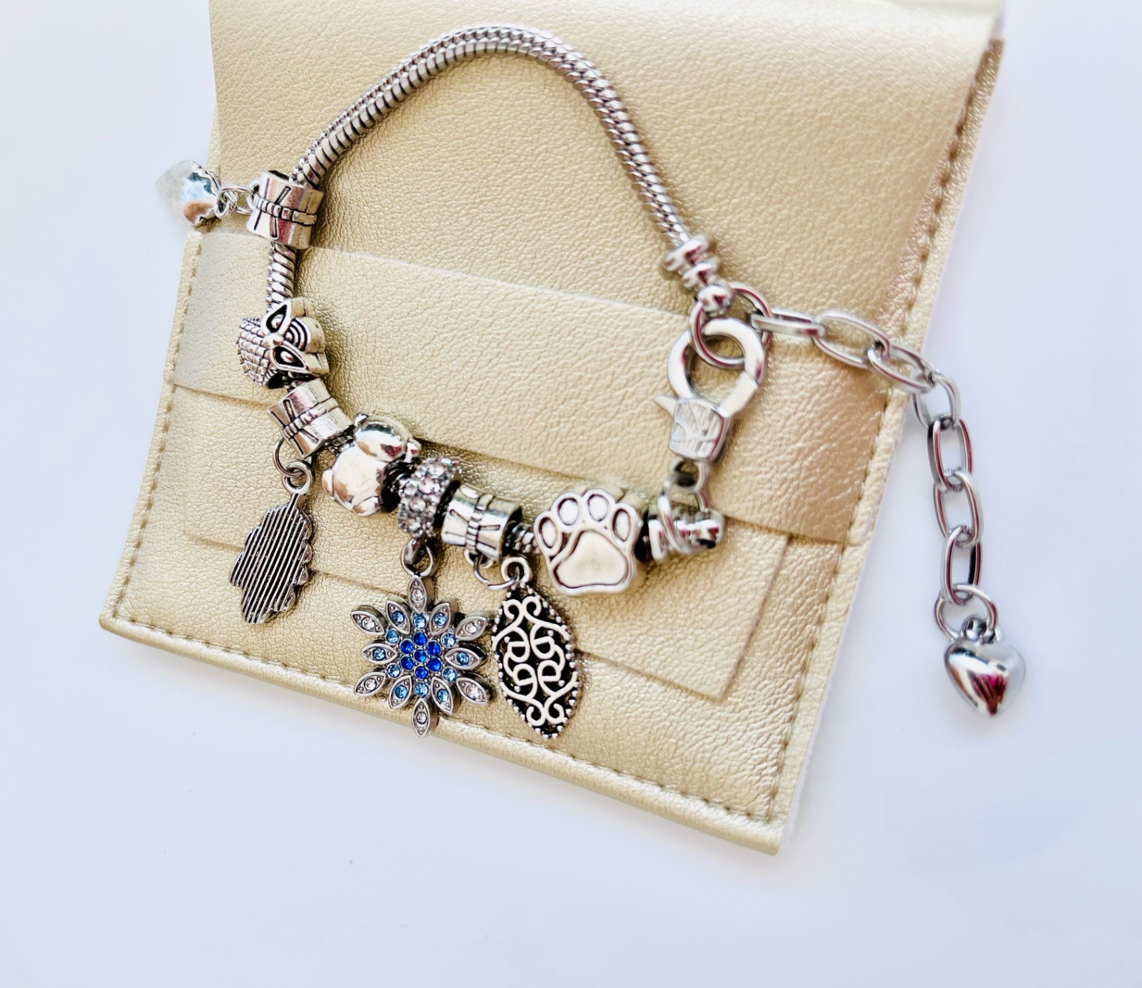  Bracelet breloque neuf