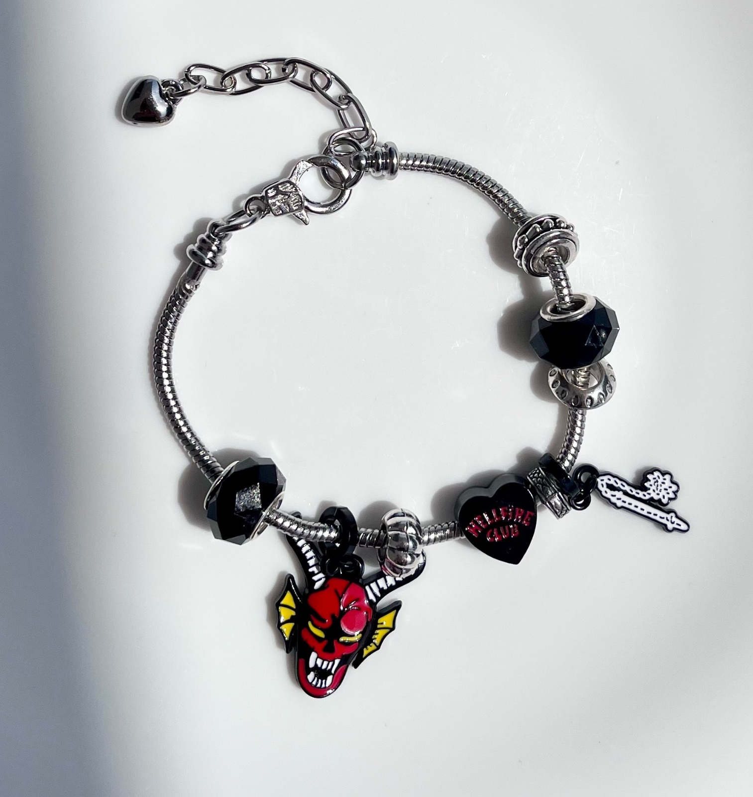 Bracelet breloque stranger things