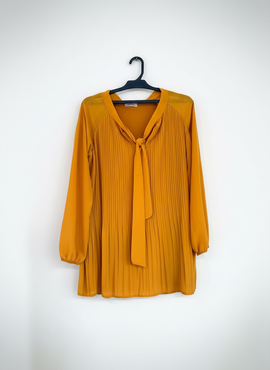 Robe plissée jaune moutarde / lavallière (Taille L)