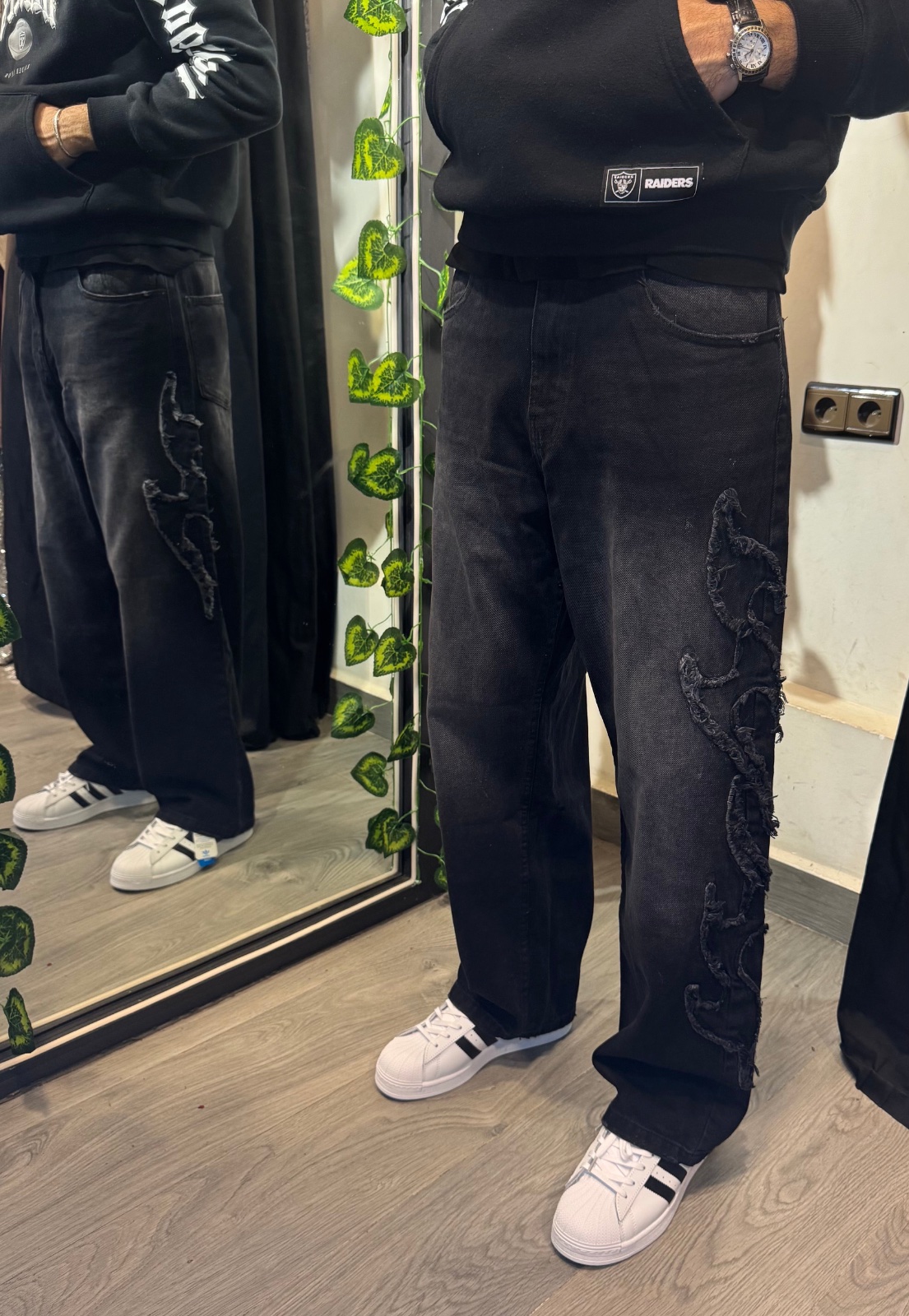 Bershka Baggy jeans with patch in black
