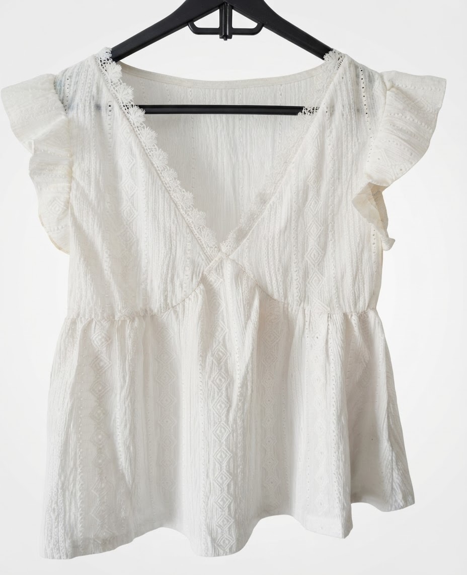 Top / Blouse blanche bohème en broderie anglaise