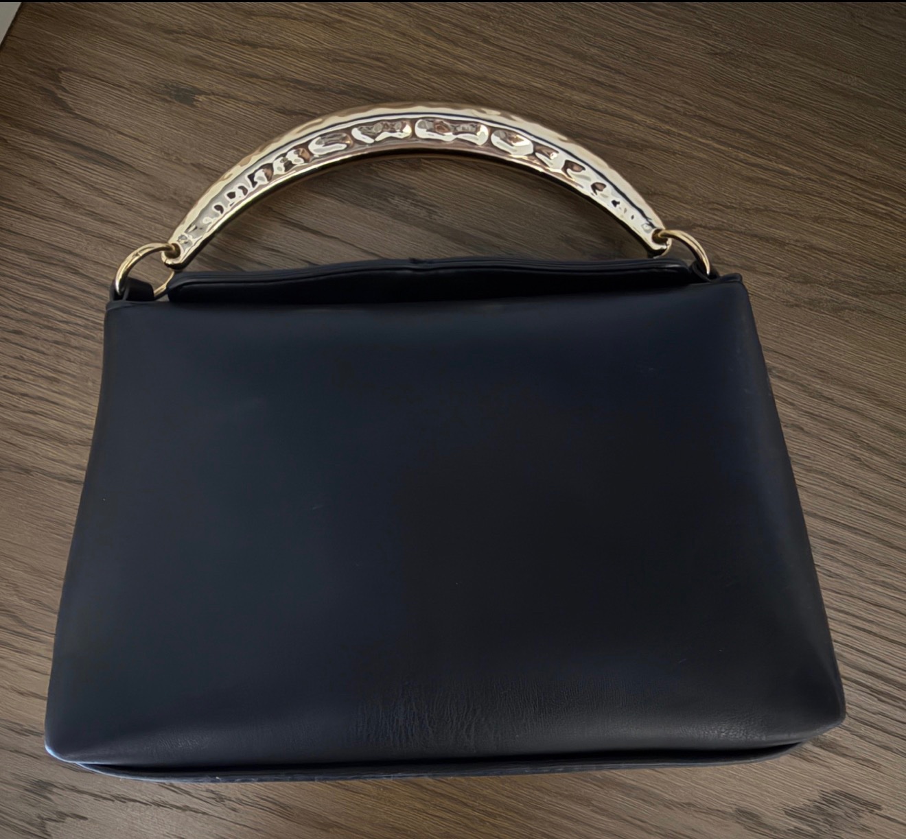 Sac noir Primark avec poignée dorée
