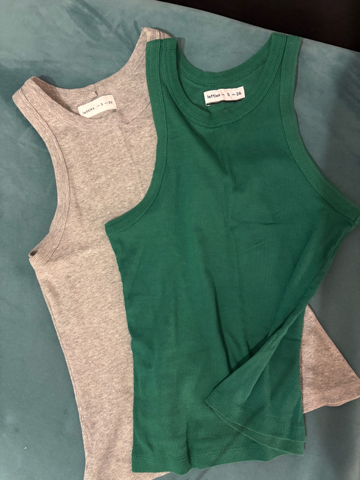 Lot de 2 tank tops taille S
