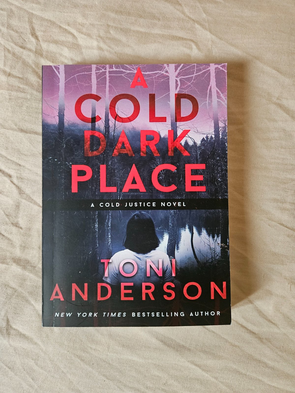 A cold dark place by Toni Anderson 