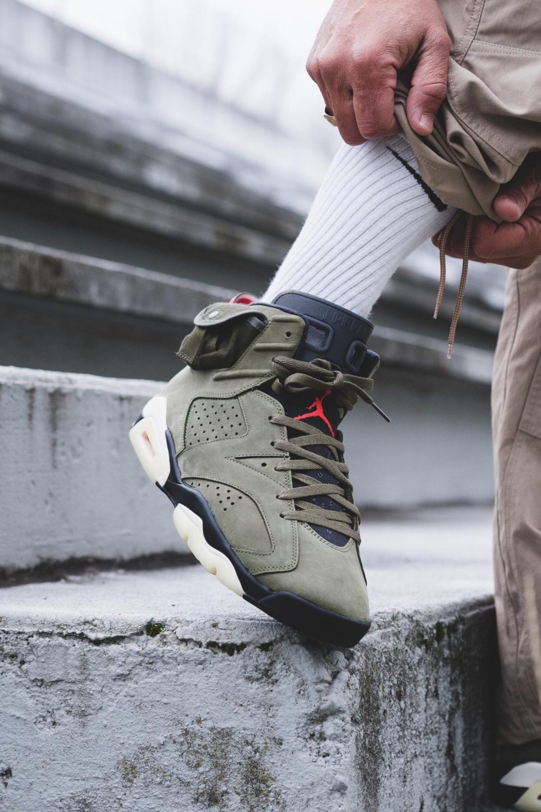 Jordan x travis scott