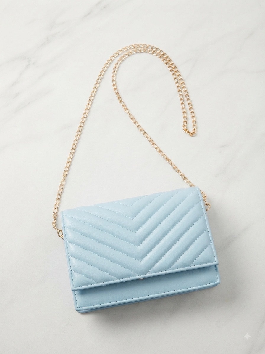 Sac bandoulière bleu clair avec chaîne dorée