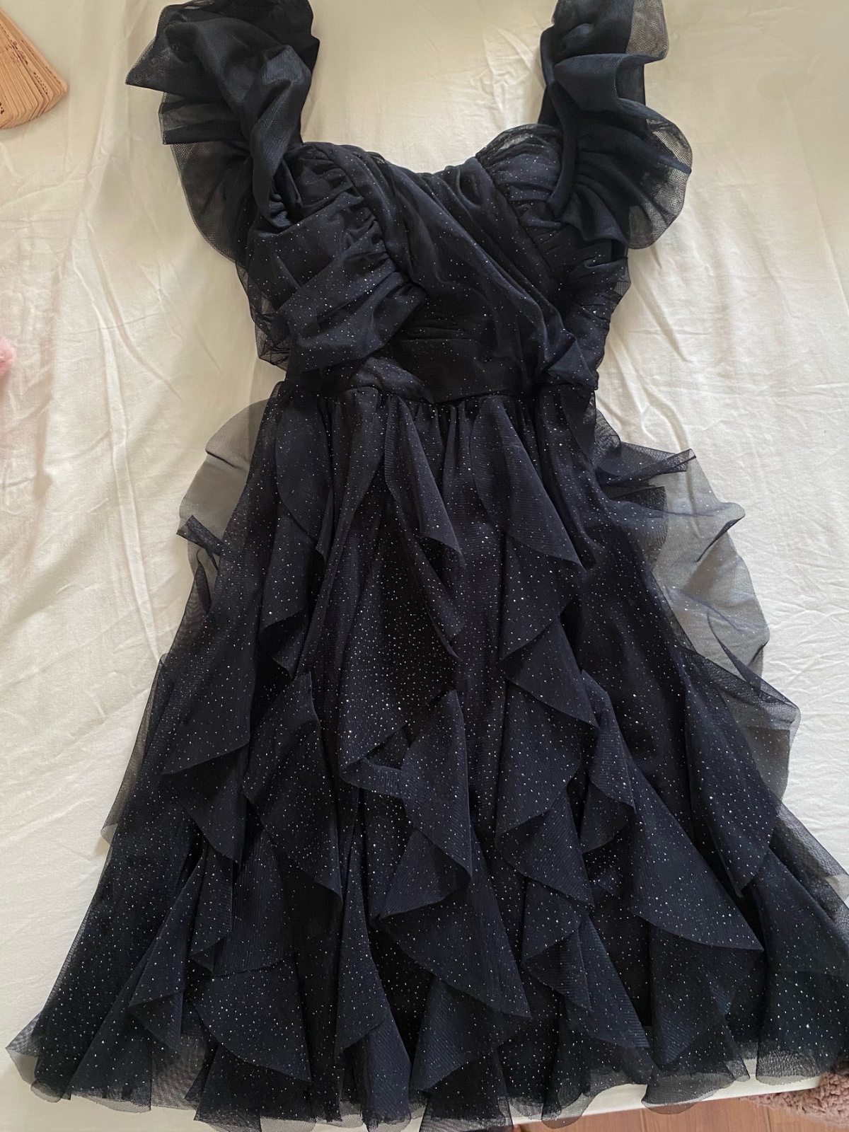 Robe de soirée noire en tulle pailleté à volants ✨