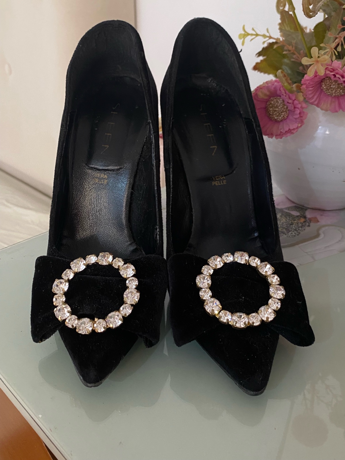 Escarpins noirs en velours avec boucle strass
