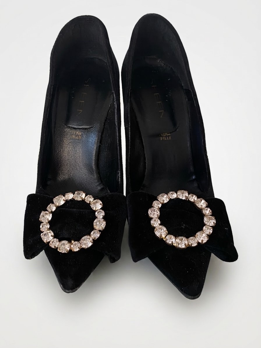Escarpins noirs en velours avec boucle strass