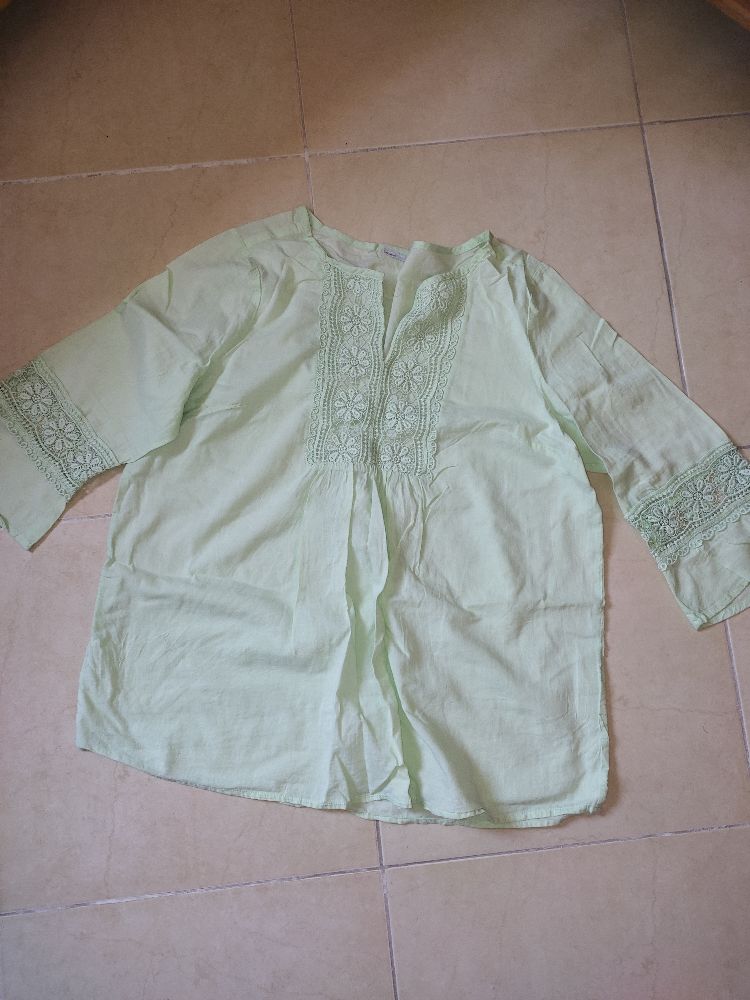 Chemise en vert pastel 