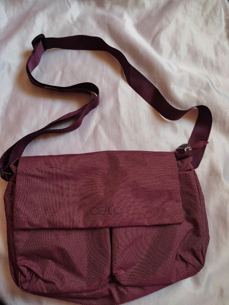 Sac mauve a bandoulière neuf sans aucun défaut 
