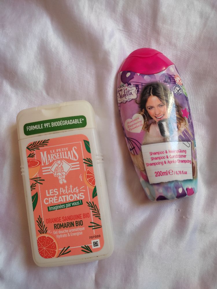 Pack sayeffiii shampooing 2 en 1 de la marque Disney avec gel douche le petit marseillais 🥰🥰