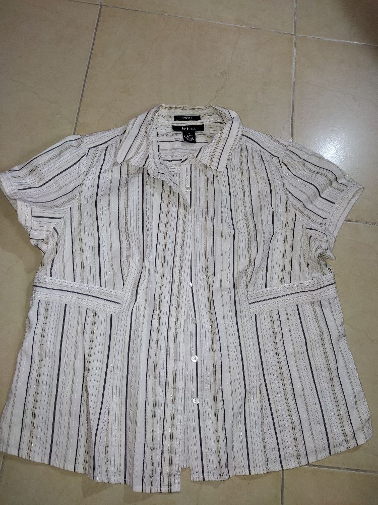Chemise rayé avec un fil doré 