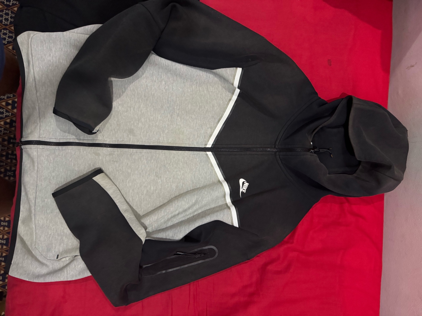 Haut nike tech gris et noir 