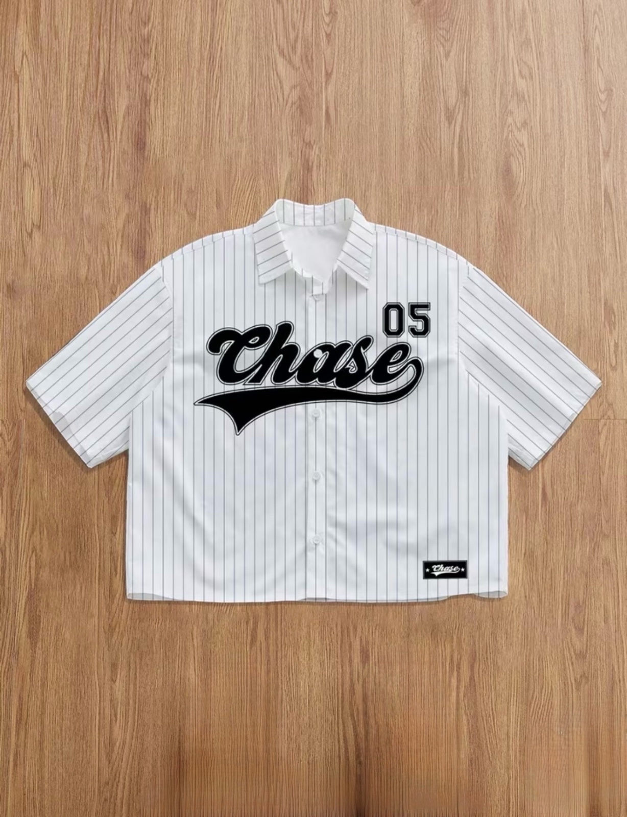 Chemise blanche à rayures style maillot de baseball / Haut d'été rétro avec broderie "Chase 05"