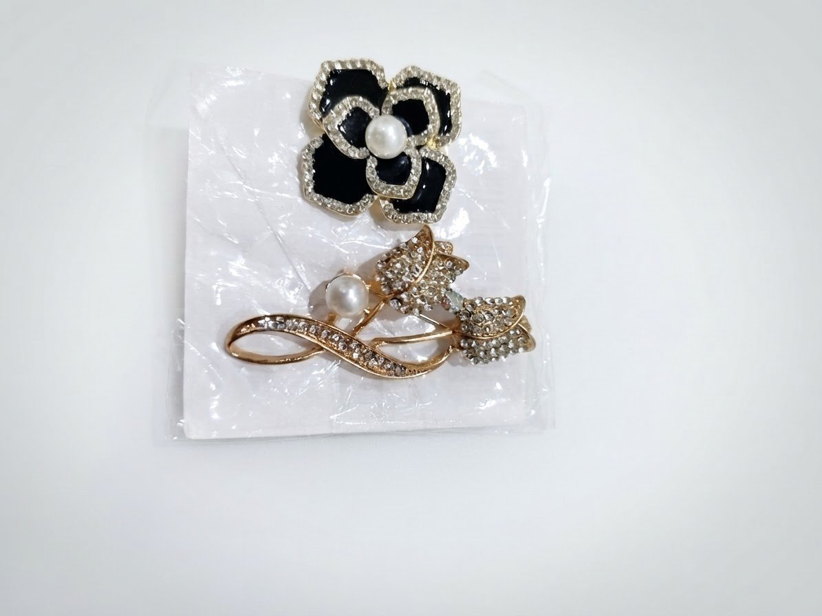 Broches
