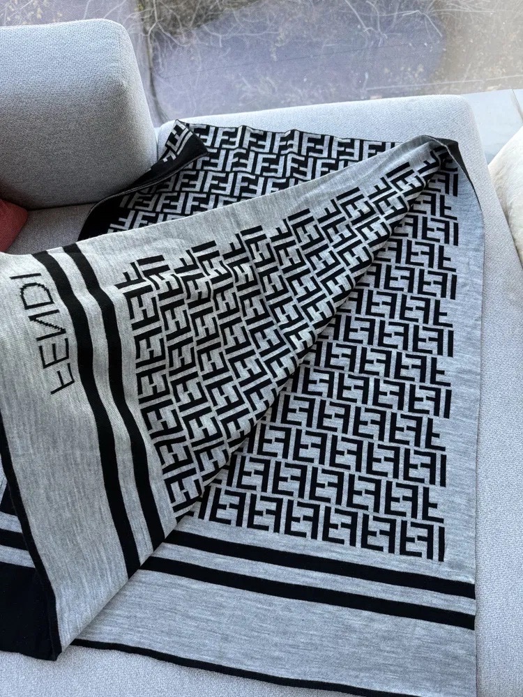 Echarpe fendi 