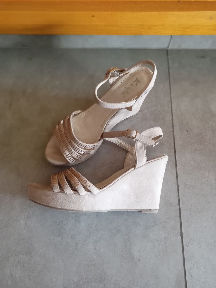 Sandale compensée très confortable 