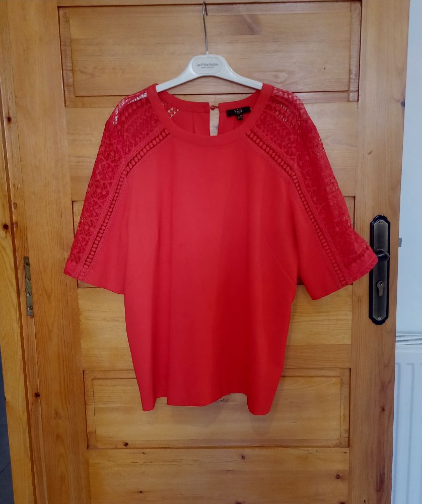 Blouse à manche dentelle