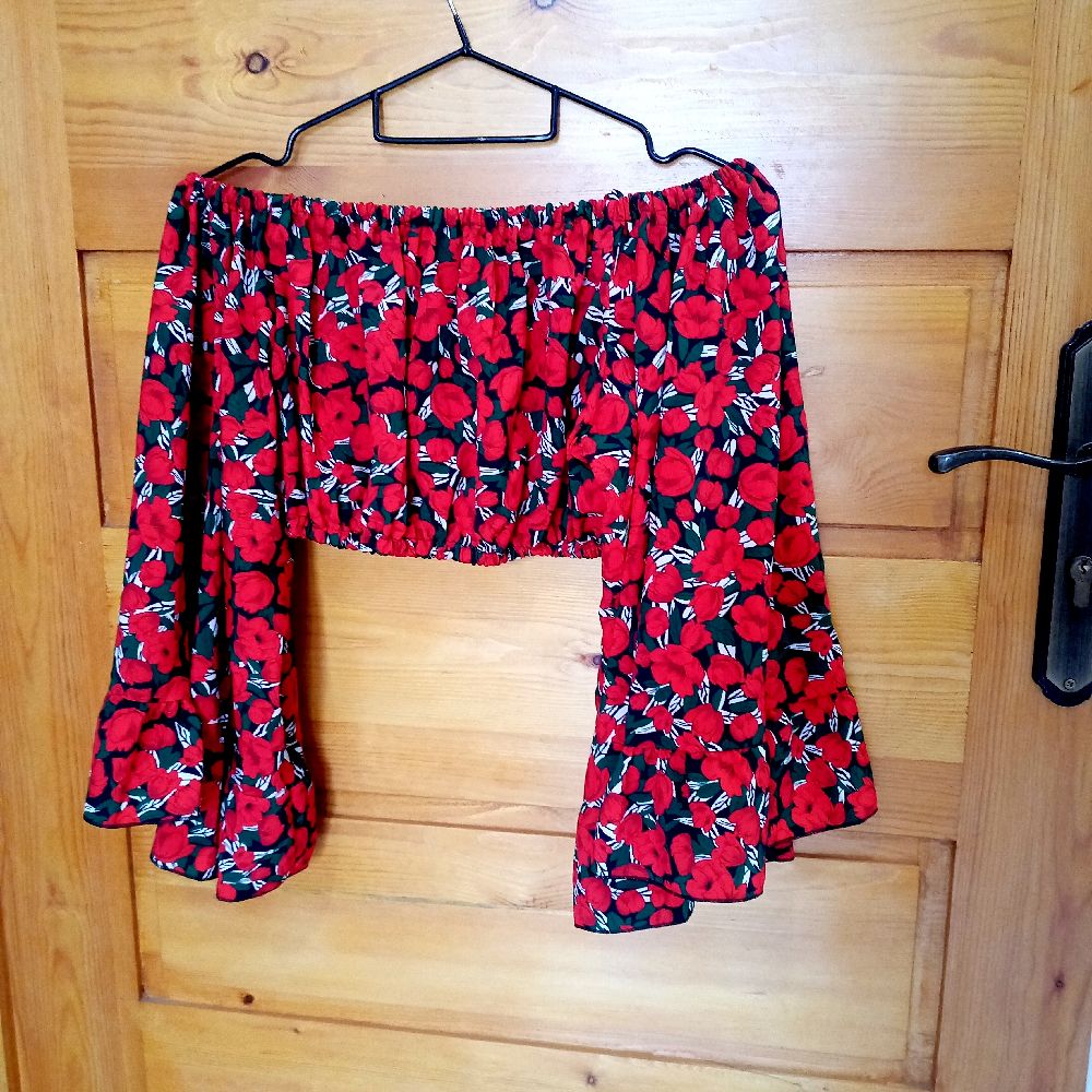 Crop top manche cloche avec volant 💃💃