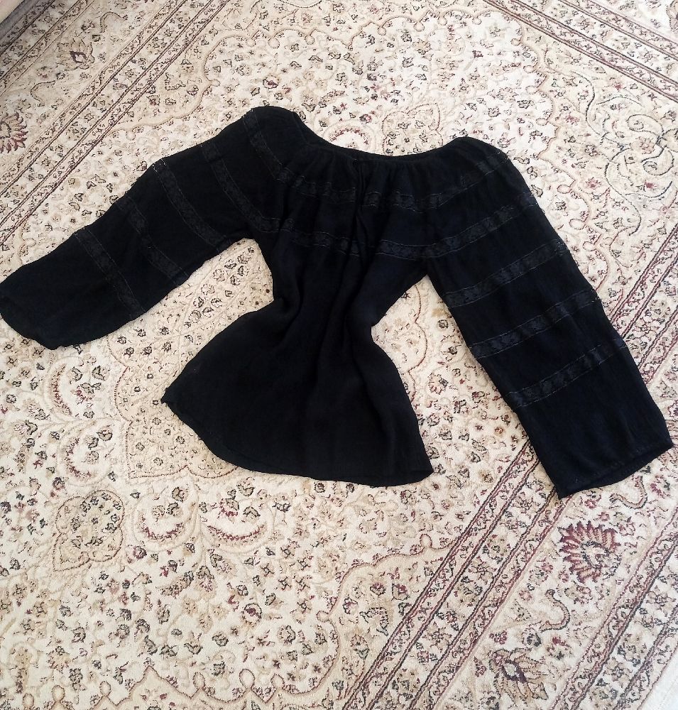 Blouse noir avec dentelle