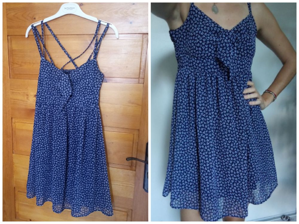 Petite robe d'été bleu à motif fleur 