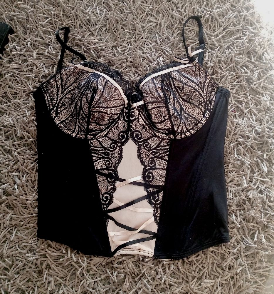 Magnifique corset en dentelle t 85B🌺🌺