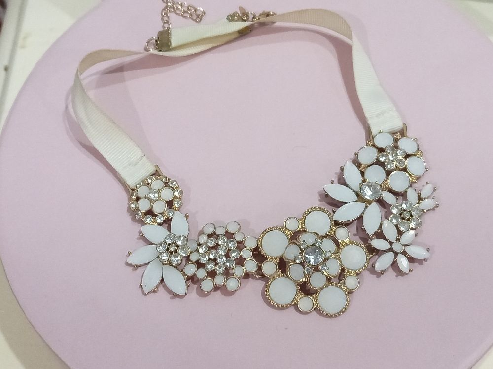 Collier fleurs 