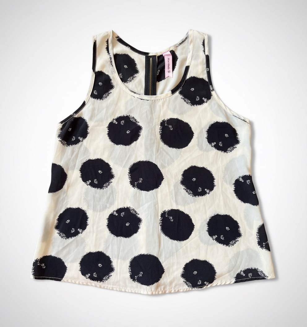Chemise blanc Miss Moda présente un motif distinctif legère de gros pois noirs irréguliers taille M