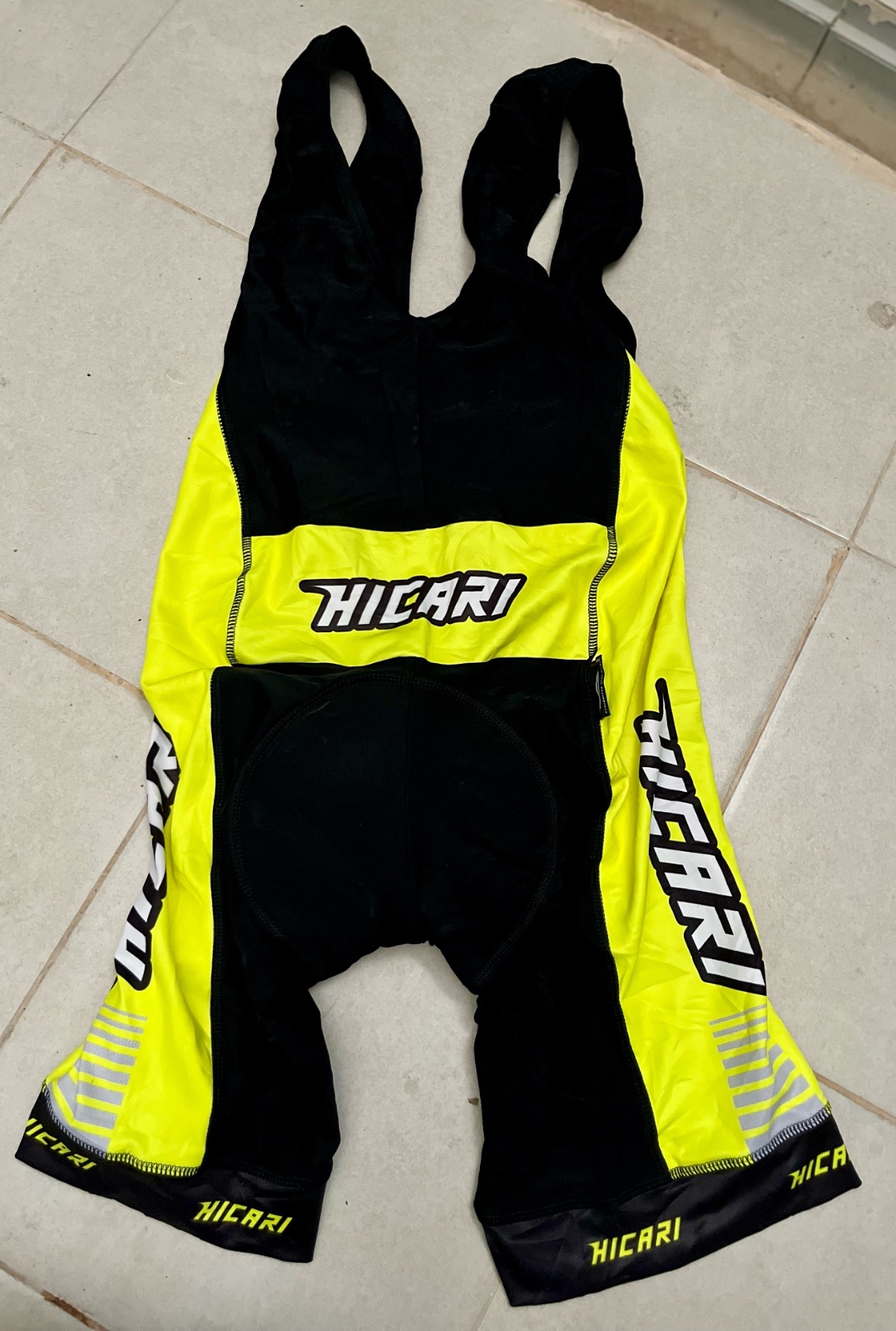 Cuissard de vélo à bretelles de la marque Hicari présente un design bicolore noir et jaune taille XL