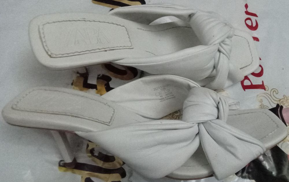 Zara Mules blanc à talon 