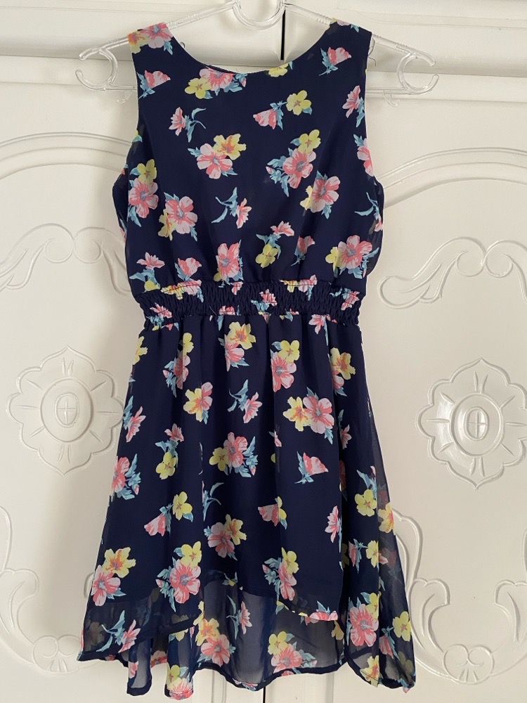 Robe bleu marine fleurie